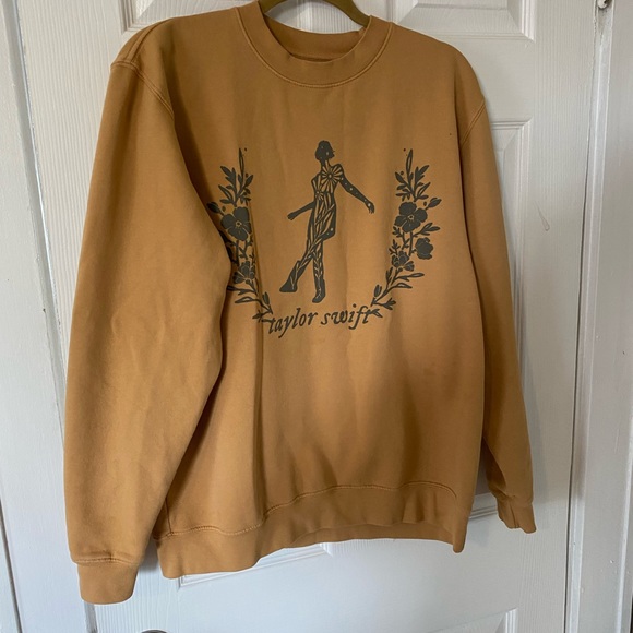 Taylor Swift Sweatshirt - Picture 1 of 11